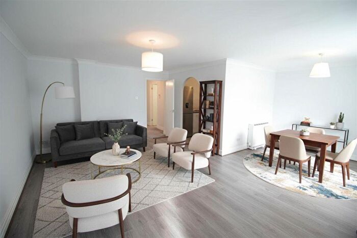 2 Bedroom Flat To Rent In Stephens Lodge, Woodside Lane, Woodside Park, N12