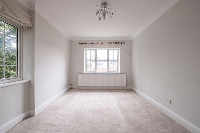 2 Bedroom Flat To Rent In Knights Park, Kingston Upon Thames, KT1