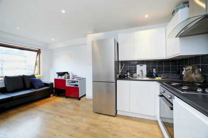2 Bedroom Flat To Rent In Southwark Park Road, London, SE16