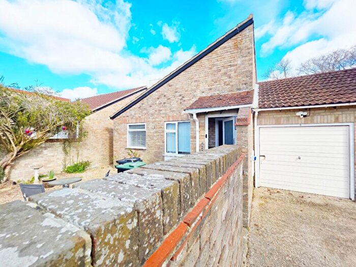 2 Bedroom Detached Bungalow For Sale In Hatfield Court, New Milton, Hampshire, BH25