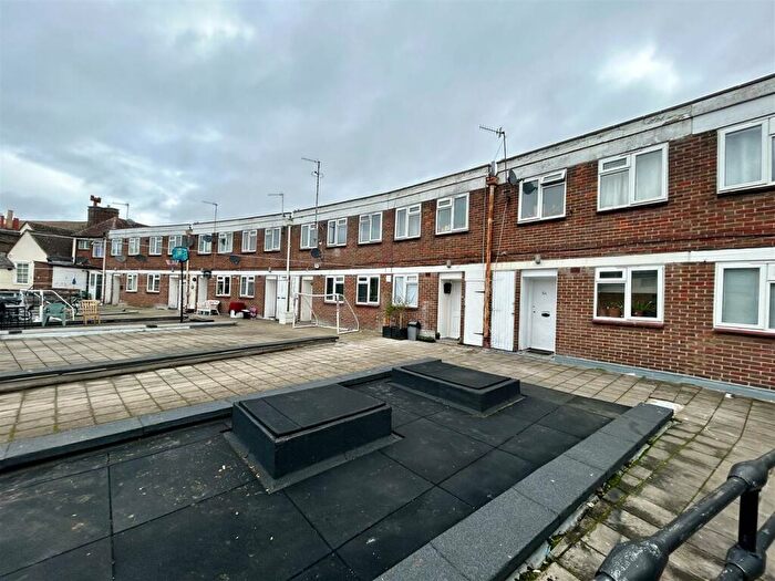 4 Bedroom Maisonette To Rent In High Street, Ware, SG12