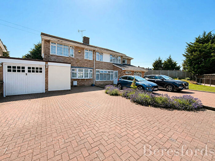 4 Bedroom Semi-Detached House For Sale In Petworth Way, Hornchurch, RM12