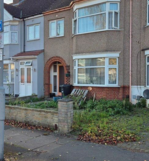 3 Bedroom Terraced House To Rent In Ramsgill Drive, Ilford, IG2
