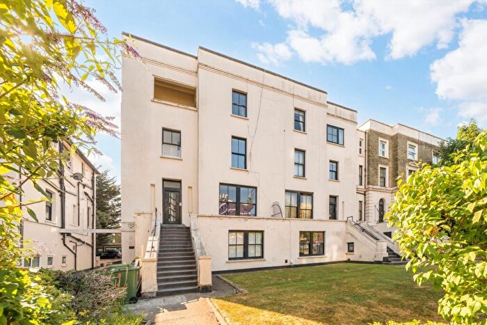 2 Bedroom Flat For Sale In Camden Road, Hillmarton Conservation Area, N7