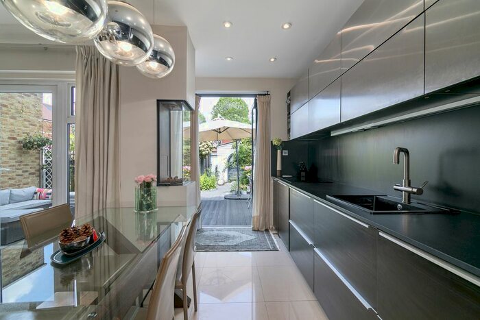 4 Bedroom Property To Rent In Ellesmere Road, London, W4