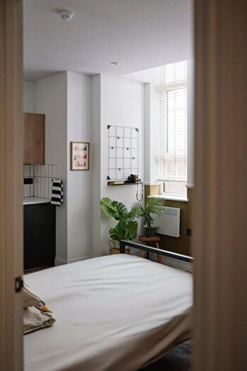 1 Bedroom Flat To Rent In Thurloe Street, M14