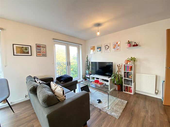 2 Bedroom Flat For Sale In Knightsbridge Court, Blackburn Street, Salford, M3