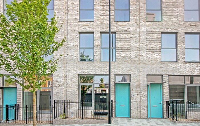 4 Bedroom Detached House For Sale In Henry Street, Rotherhithe, London, SE8