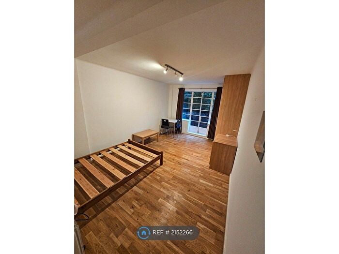 Studio To Rent In Shepherds Bush Road, London, W6