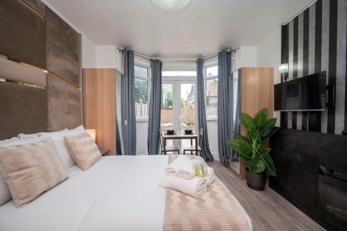 Studio To Rent In Nova Road, Croydon (st Floor Studios With Patio Access), CR0