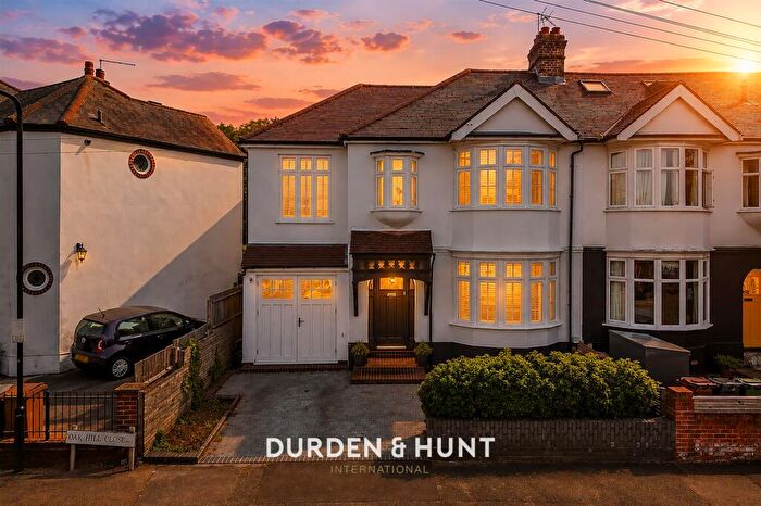 4 Bedroom Semi Detached House For Sale In Oak Hill Close, Woodford Green, IG8