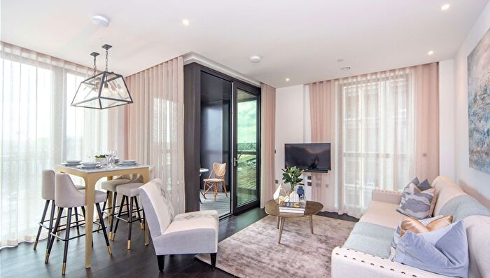 2 Bedroom Flat To Rent In Charles Clowes Walk, London, SW11