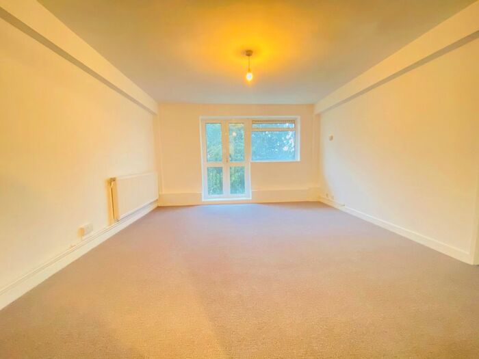 3 Bedroom Flat To Rent In Radcliffe Road, Croydon CR0