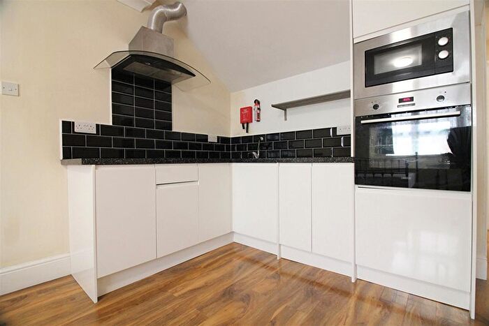 Studio To Rent In Chertsey Bridge Road, Chertsey, KT16