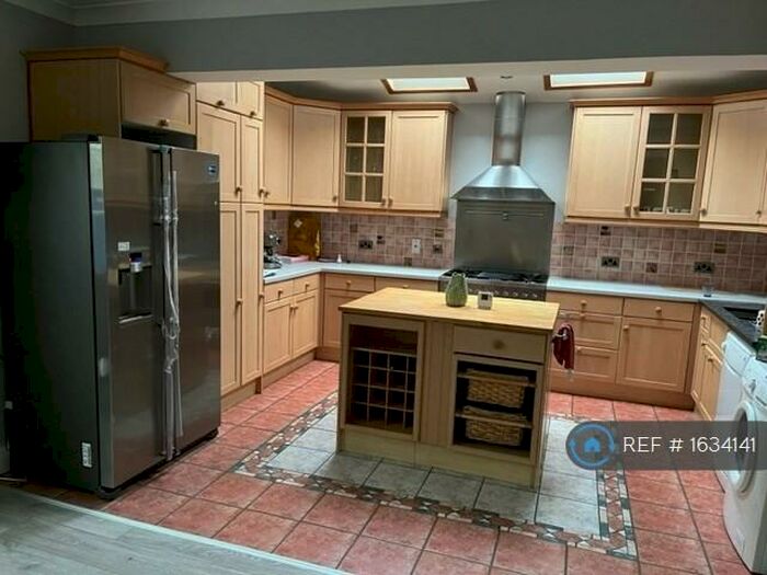 3 Bedroom Semi-Detached House To Rent In Colburn Avenue, Pinner, HA5