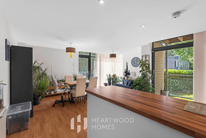 2 Bedroom Apartment For Sale In Magdalen Court, St. Peters Road, St. Albans, AL1