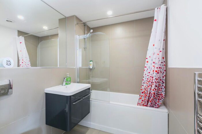 2 Bedroom Flat To Rent In Cherrydown East, Basildon, SS16