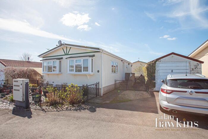 2 Bedroom Park Home For Sale In Church Park, Bradenstoke, SN15