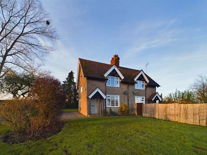 3 Bedroom House To Rent In Mortgrove Cottages, Lilley, Luton, LU2