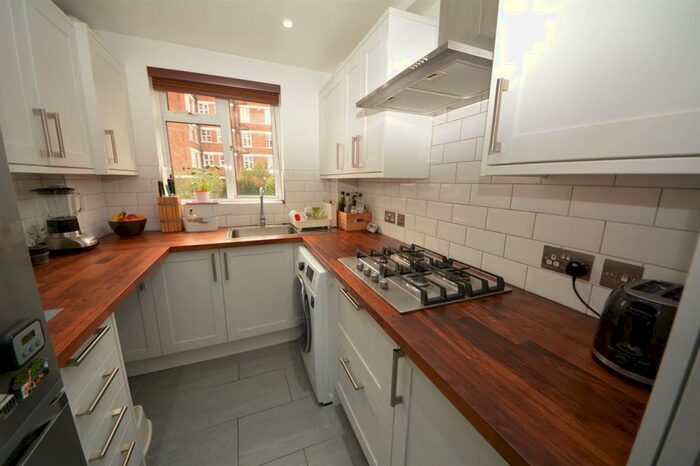 2 Bedroom Flat To Rent In Colney Hatch Lane, Muswell Hill, London, N10