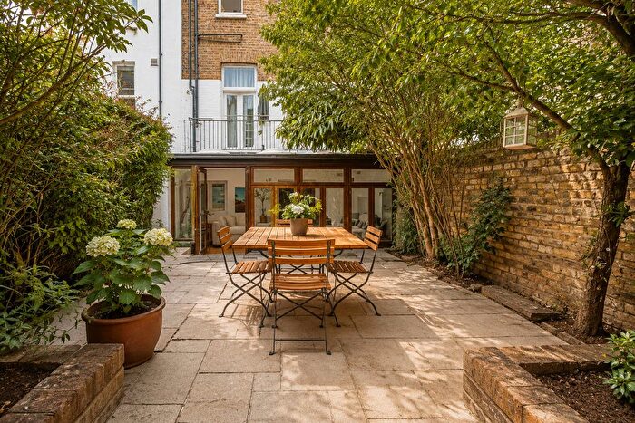 2 Bedroom Flat For Sale In Lanhill Road, London, W9