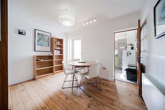 2 Bedroom Terraced House For Sale In Eleanor Road, London, N11