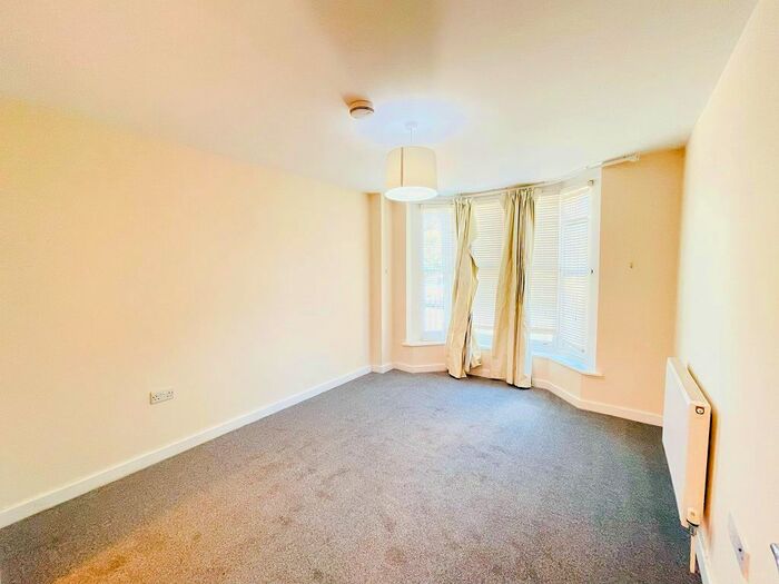 1 Bedroom Maisonette To Rent In Sparrows Wick, Sparrows Herne, Bushey, WD23
