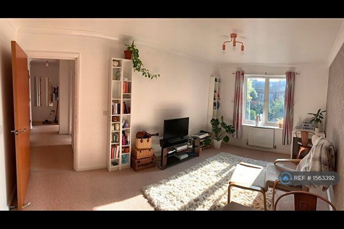 2 Bedroom Flat To Rent In Iliffe Close, Reading, RG1