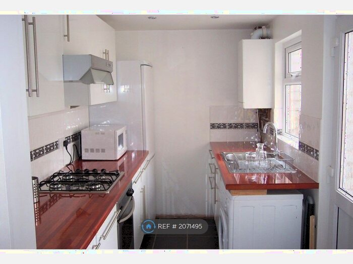 4 Bedroom Terraced House To Rent In Methley Drive, Leeds, LS7