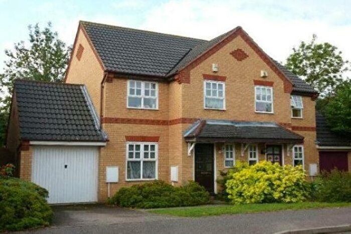 3 Bedroom Semi-Detached House To Rent In Muncaster Gardens, Northampton, NN4