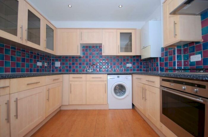 2 Bedroom Apartment To Rent In Stoke Newington High Street, Stoke Newington, N16