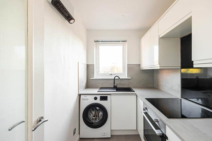 1 Bedroom Flat For Sale In / Coxfield, Edinburgh, EH11