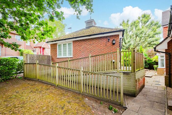 1 Bedroom Detached House To Rent In Harts Grove, Woodford Green, Essex, IG8