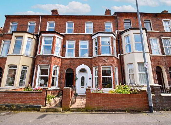 5 Bedroom Terrace House For Sale In Brookhill Avenue, Belfast, BT14