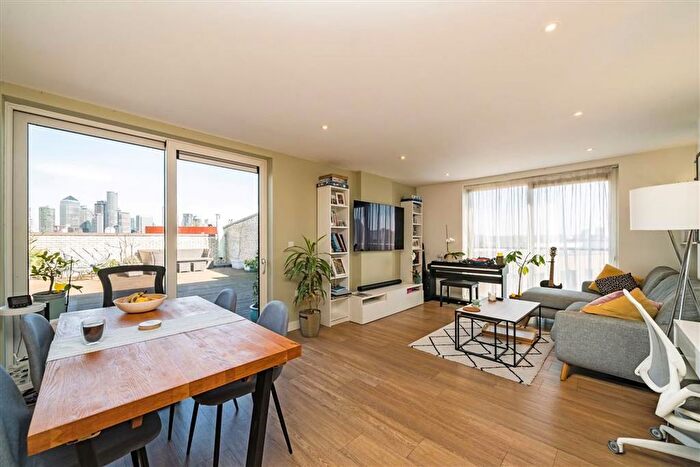 2 Bedroom Flat To Rent In Seafarer Way, London, SE16