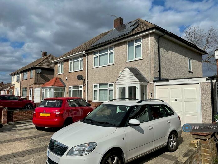 3 Bedroom Semi-Detached House To Rent In Long Lane, Bexleyheath, DA7