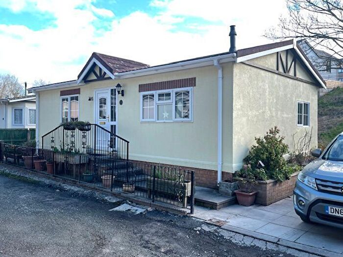 2 Bedroom Mobile/park Home For Sale In Hendre Road, Conwy, LL32