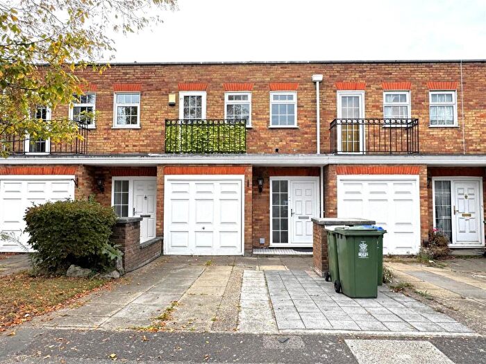 3 Bedroom Terraced House To Rent In Gainsborough Square, Bexleyheath, DA6