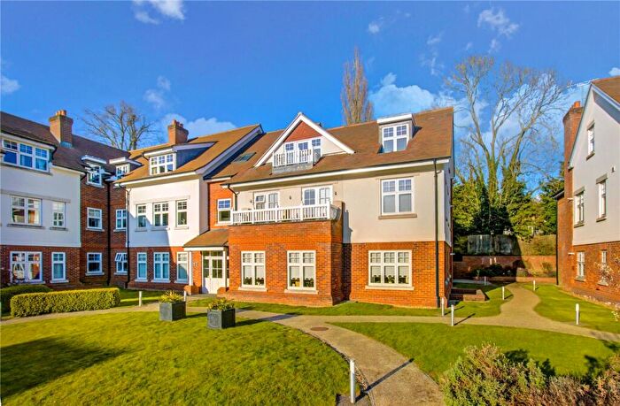 2 Bedroom Flat For Sale In The Forresters, Harpenden, Hertfordshire, AL5