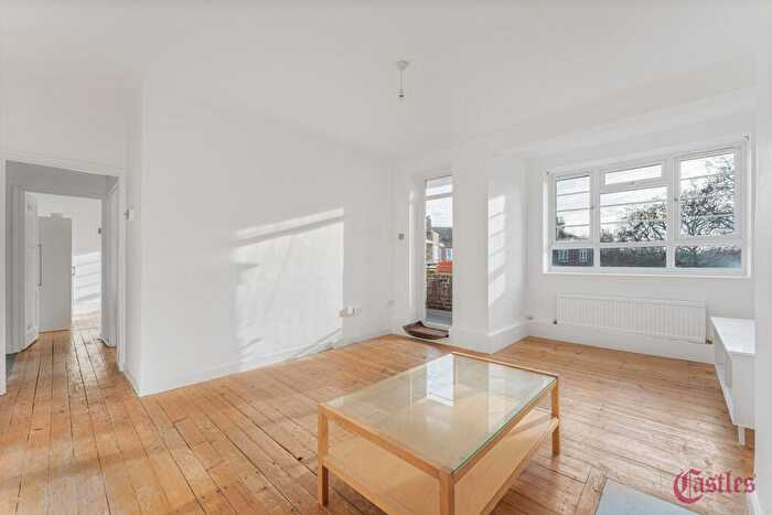 2 Bedroom Flat For Sale In Gascoyne Road, London, E9