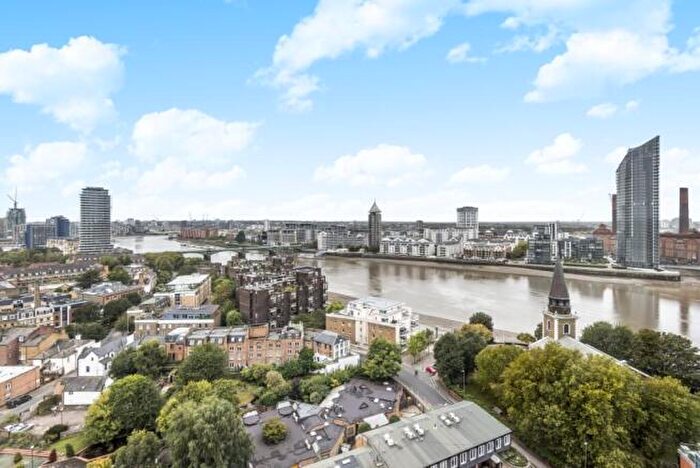 2 Bedroom Apartment To Rent In Sparkford House, Battersea, London, SW11