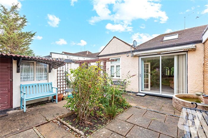 2 Bedroom Bungalow For Sale In Derby Avenue, Upminster, RM14