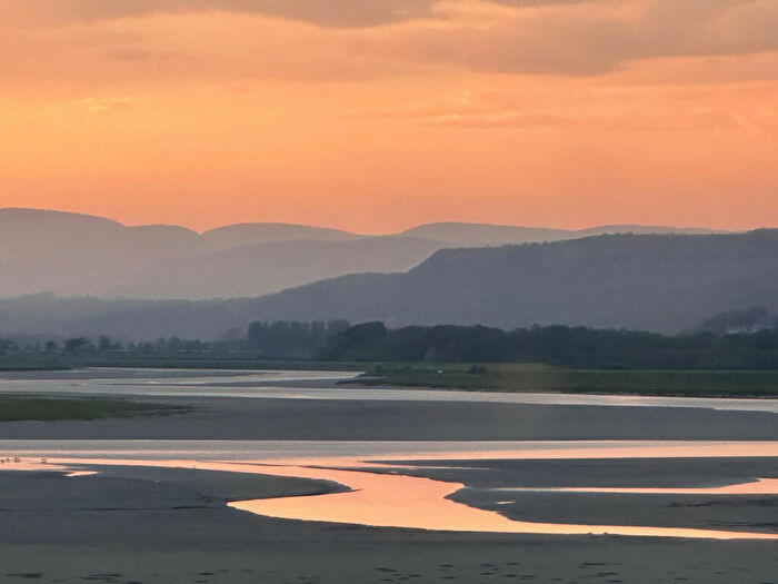 2 Bedroom Apartment For Sale In Watersedge, Sandside, LA7