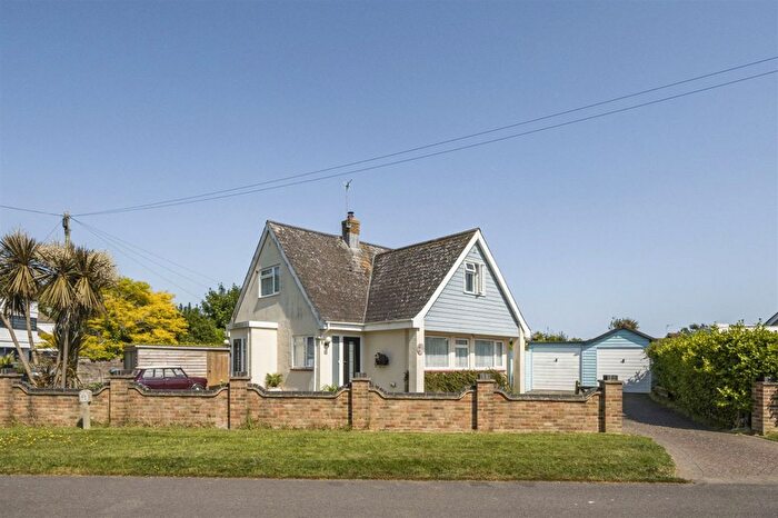 4 Bedroom Detached House For Sale In Elm Drive, Elmer Sands, PO22