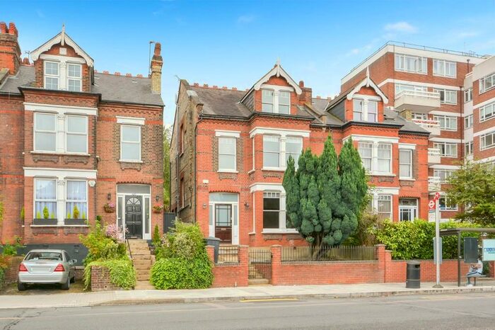5 Bedroom Semi-Detached House To Rent In Regents Park Road, London, N3