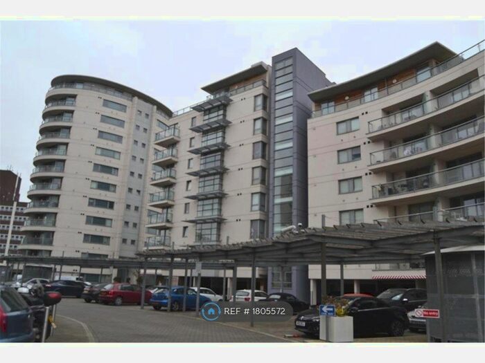 2 Bedroom Flat To Rent In Mercury Gardens, Romford, RM1