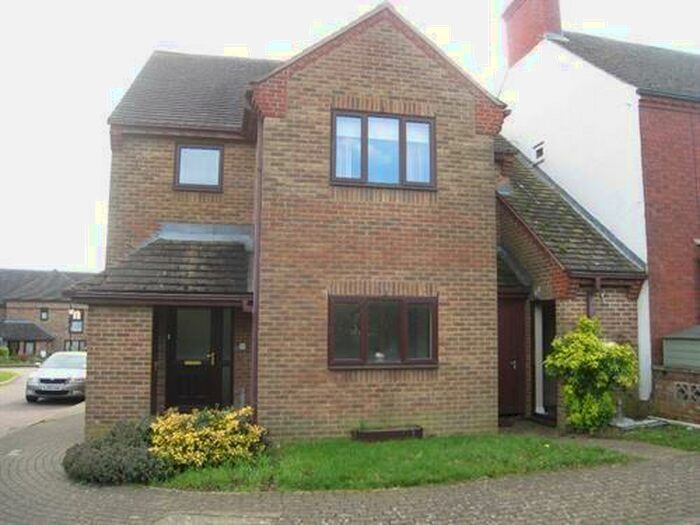 2 Bedroom Apartment To Rent In The Heathers, Wollaston, NN29