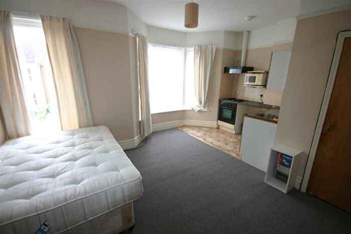 Studio To Rent In Atherley Road (First Floor Room At Front), Southampton, SO15