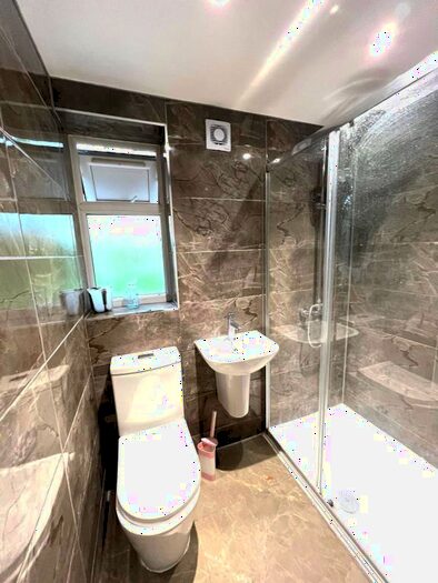 3 Bedroom Flat To Rent In Gainsborough Road, Dagenham, RM8