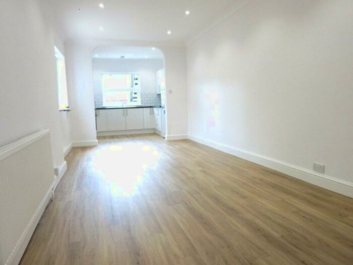 3 Bedroom Ground Flat To Rent In Palmerston Road, N22